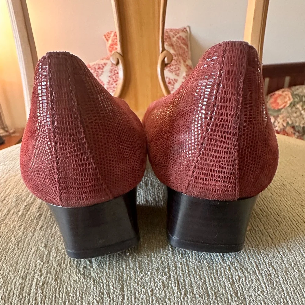 Amalfi by Rangoni size 7.5 burgundy leather flats